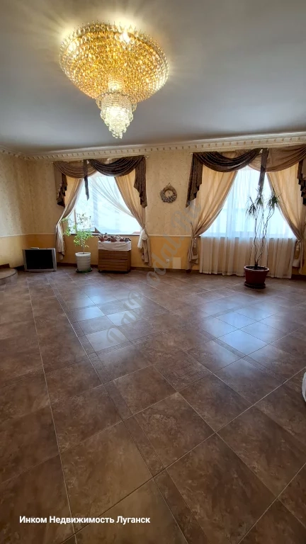 Продам 2-х этажный дом 270 м2 в городе Луганск, улица Оборонная