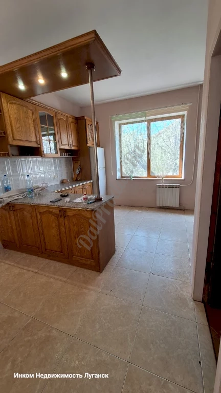 Продам 2-х этажный дом 270 м2 в городе Луганск, улица Оборонная