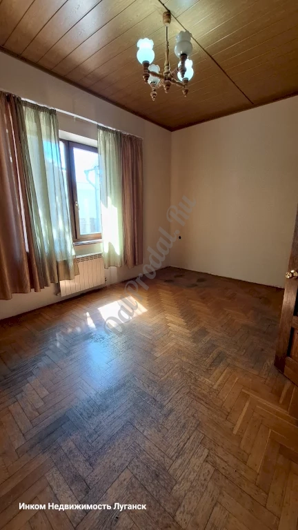 Продам 2-х этажный дом 270 м2 в городе Луганск, улица Оборонная