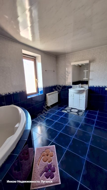 Продам 2-х этажный дом 270 м2 в городе Луганск, улица Оборонная