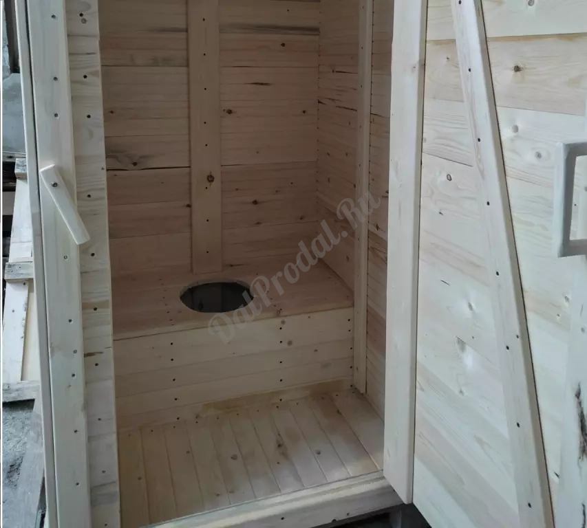 Уличный, деревянный туалет