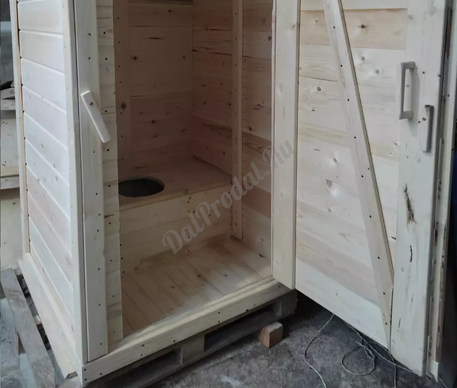 Уличный, деревянный туалет