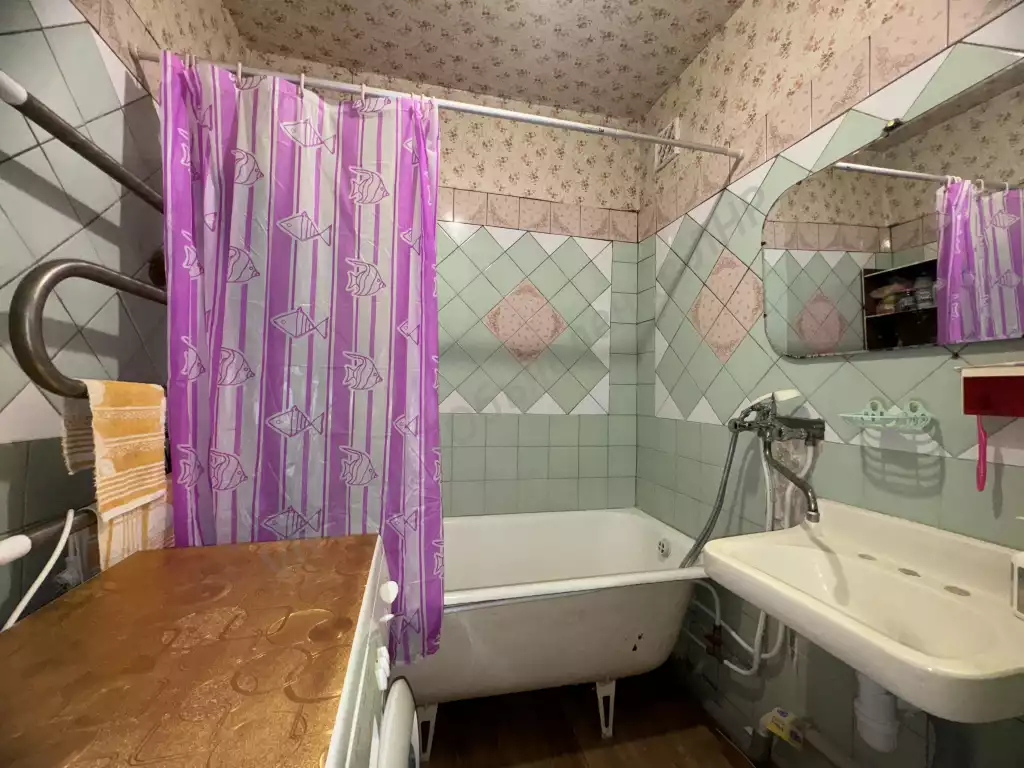 Продажа квартиры, 3 комнаты, 70.4 м², агент