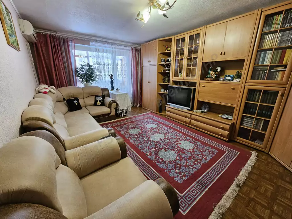 Продажа квартиры, 3 комнаты, 62 м², агент