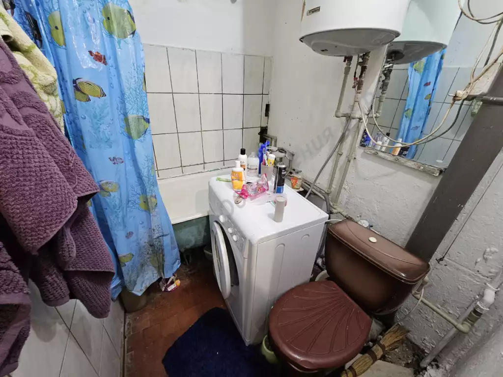 Продажа квартиры, 3 комнаты, 60 м², агент