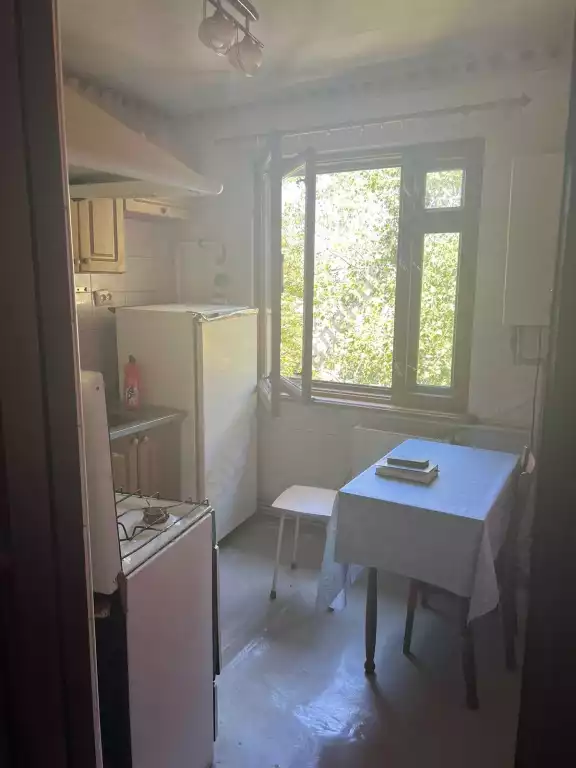 Продажа квартиры, 3 комнаты, 60 м², агент