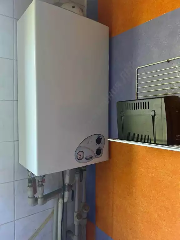 Продажа квартиры, 3 комнаты, 60 м², агент
