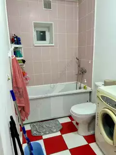 Продажа квартиры, 3 комнаты, 53 м², агент