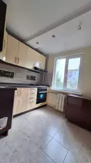 Продажа квартиры, 3 комнаты, 60 м², агент