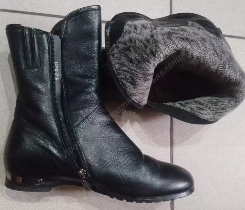 Продаются женские полусапожки кожаные.
