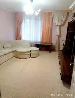 Продажа квартиры, 3 комнаты, 63 м², агент
