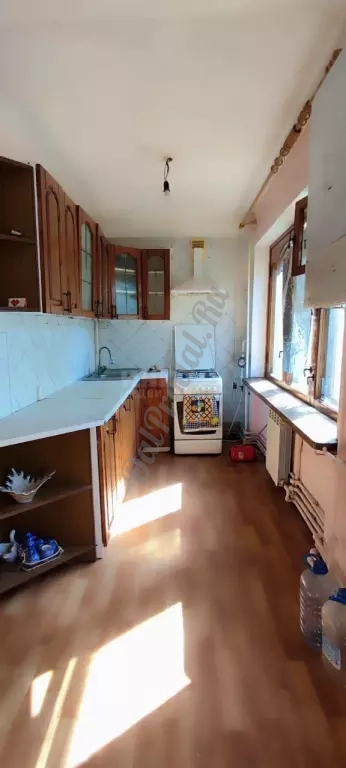 Продам 3к квартиру на кв.Солнечный ,3/5, а/о
